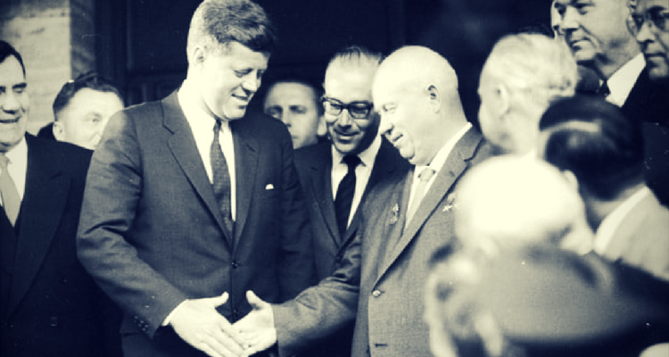 John F. Kennedy si Nikita Khrushchev