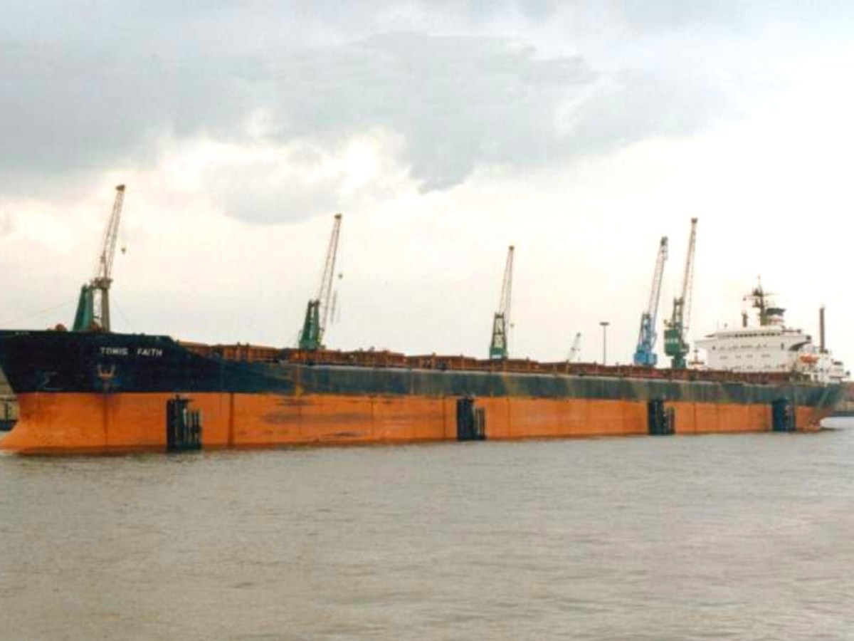 BĂNIȘOR, vrachier de 65.360 TDW, construit în 1987 la Ș.N. Constanța