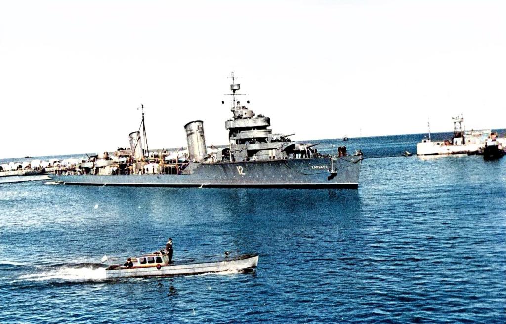Distrugătorul sovietic „Harkov”