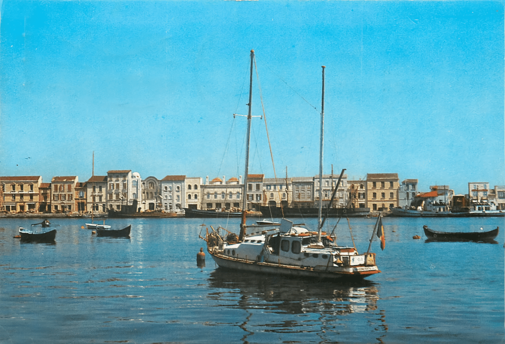 1977  portul turistic Tomis, decorul filmului serial "Toate pânzele sus!"